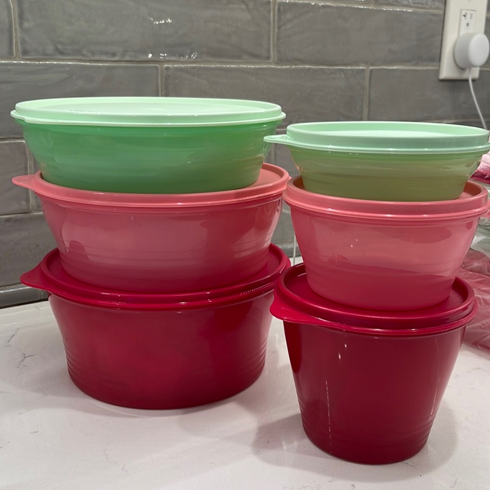 NWT Tupperware Classic Refrigerator Bowls